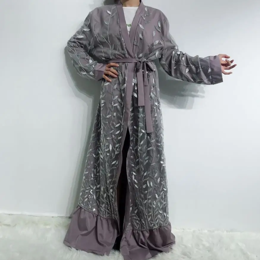 Женский длинный кардиган-Абая расшитый бисером в полный рост мусульманском