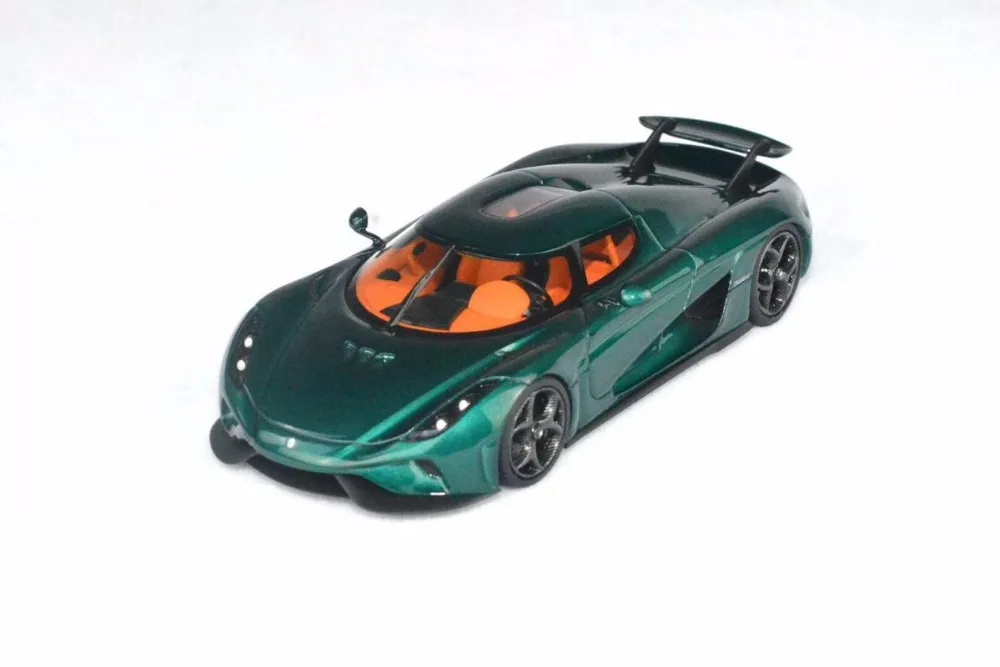 Полимерная модель автомобиля SophiArt Koenigsegg Regera 1:43 (зеленый) + маленький подарок! |