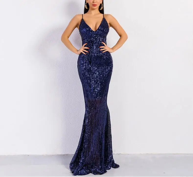 Острое серебристое платье макси с блестками растягивающееся до пола темное