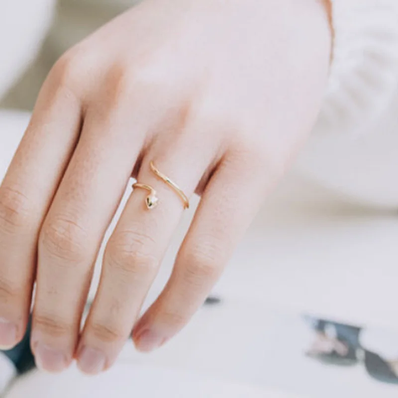 Оптовая продажа 10 шт./лот новые элегантные маленькие кольца под змеиную кожу