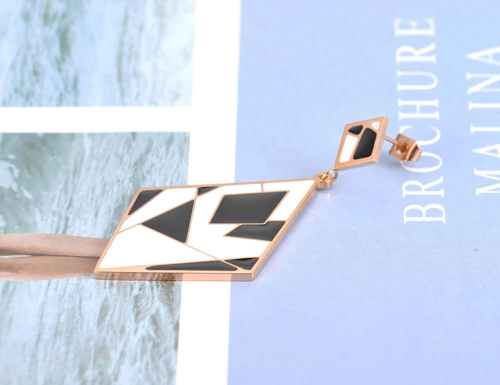 Ювелирные изделия JeeMango большие ромбовидные серьги черные/белые глянцевые из