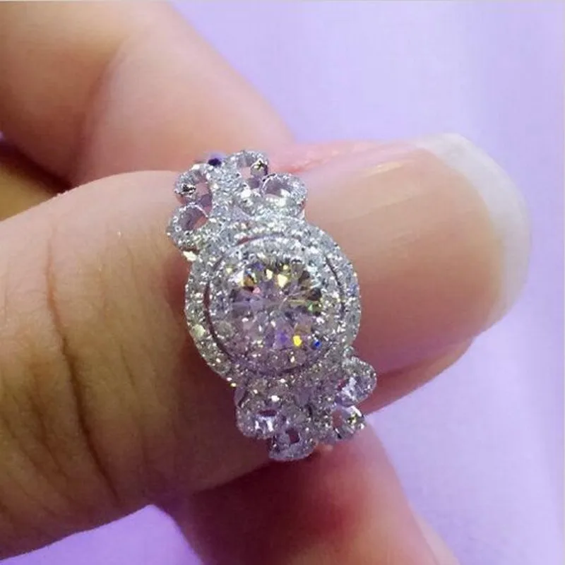 

Женское кольцо из серебра 2019 пробы, с фианитом
