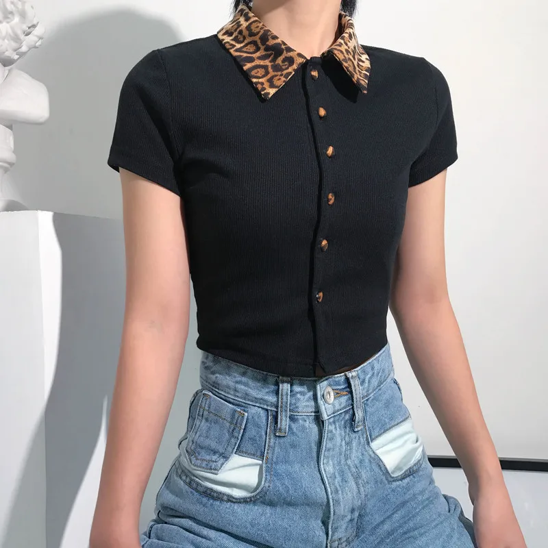 Модные черные футболки Darlingaga с леопардовым принтом облегающий кроп топ в рубчик