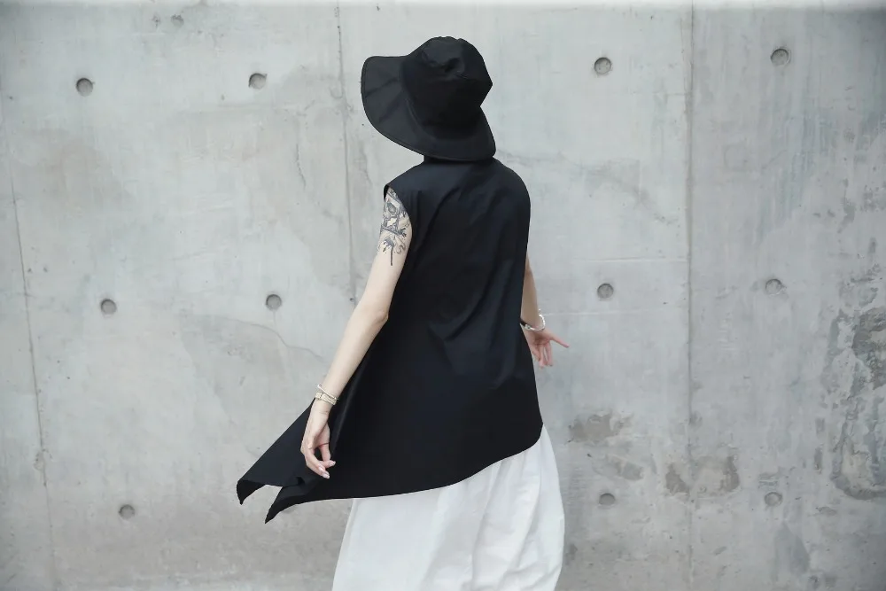 Женская блузка без рукавов с воротником-стойкой | одежда