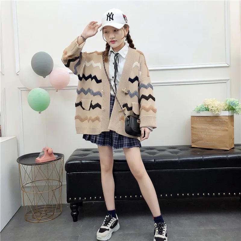 Свитер женский Однорядный трикотажный с V-образным вырезом и пряжкой |