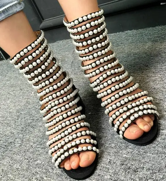 2017 г. Новые модные летние женские сандалии с вырезами и белыми жемчужинами