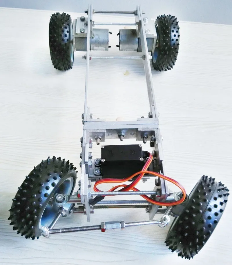 Metal 4WD Robot Car Chassis Obstacle Avoidance Com Motor Servo Motor Da DirecçãO Volante Roda De Borracha De Controle Remoto
Metal 4WD Robot Car Chassis Obstacle Avoidance Com Motor Servo Motor Da DirecçãO Volante Roda De Borracha De Controle Remoto