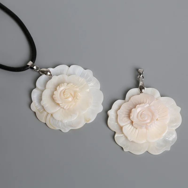 Подвеска из натурального жемчуга 48 мм 3 слойный белый/черный цвет в виде цветов