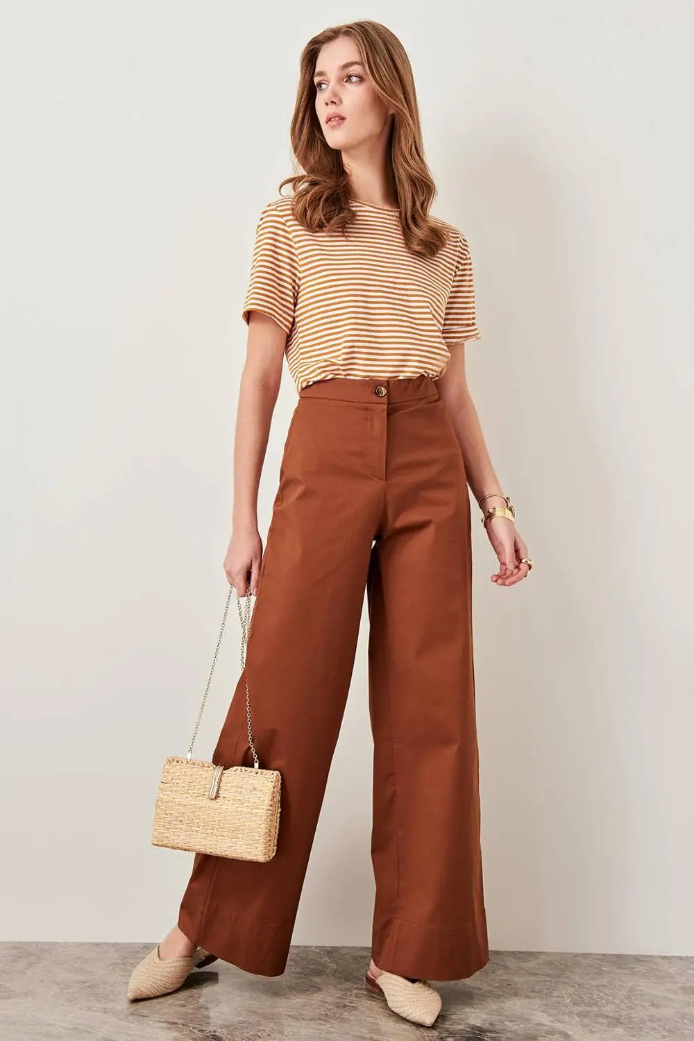 Хаки Trendyol Plenty Leg Pants Camel TWOSS19AP0128 - Цвет: Хаки
