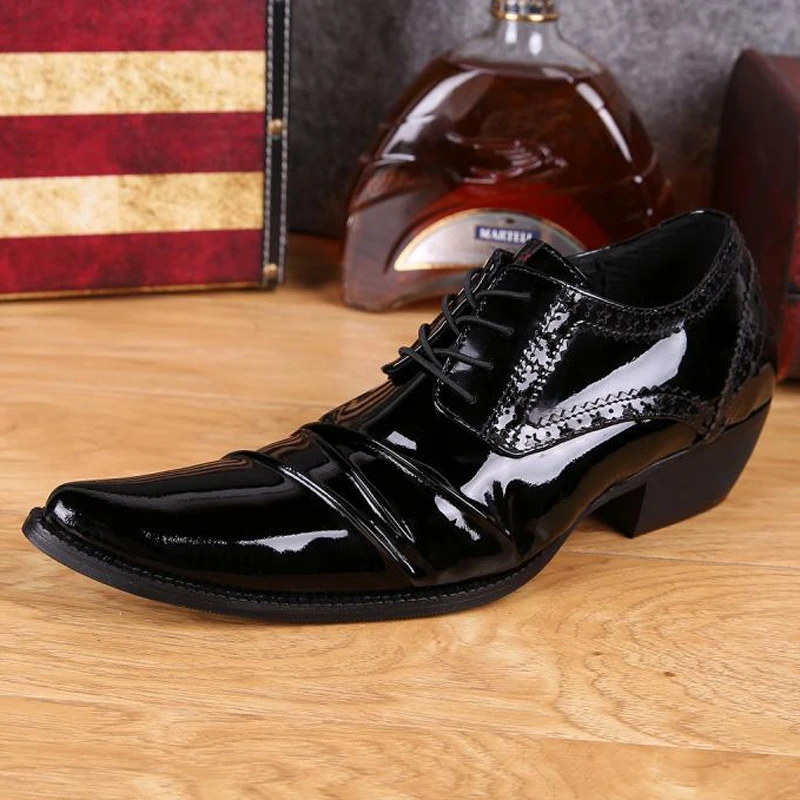 Большие размеры модные мужские туфли-оксфорды с острым носком на высоком каблуке