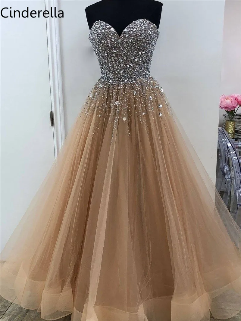 Вечернее платье Золушки цвета шампанского бальное без рукавов украшенное