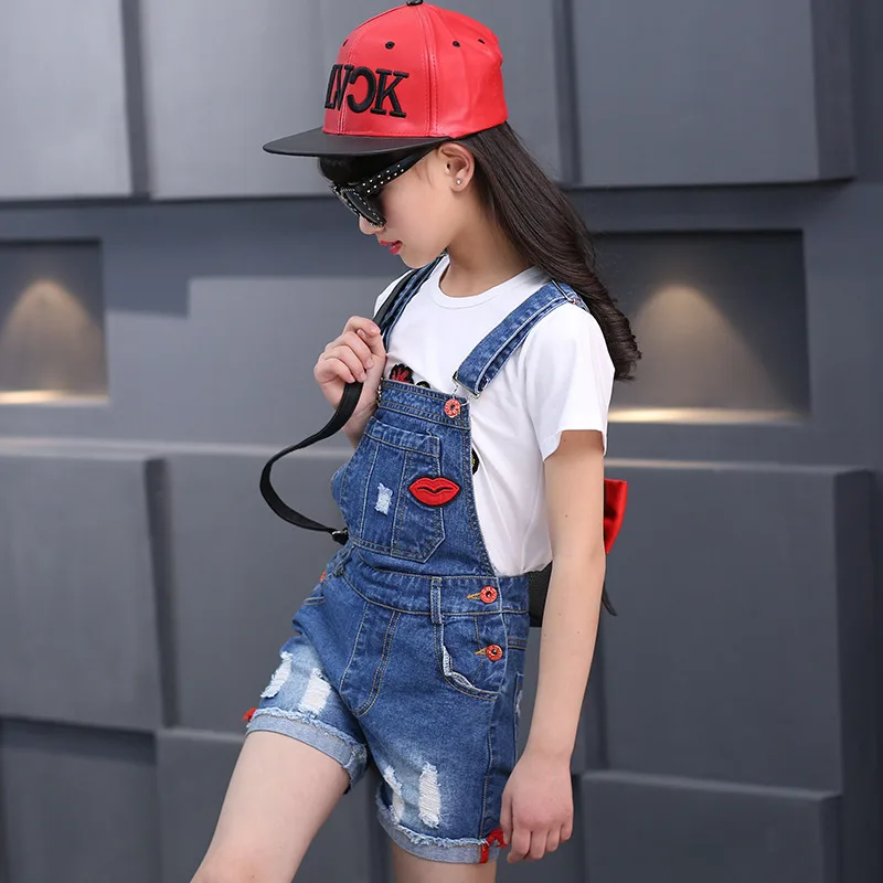 Джинсовые шорты на подтяжках для девочек Модный комбинезон с красными губами