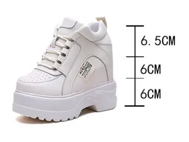 Женские кроссовки на скрытой танкетке белые повседневные ботинки высоком