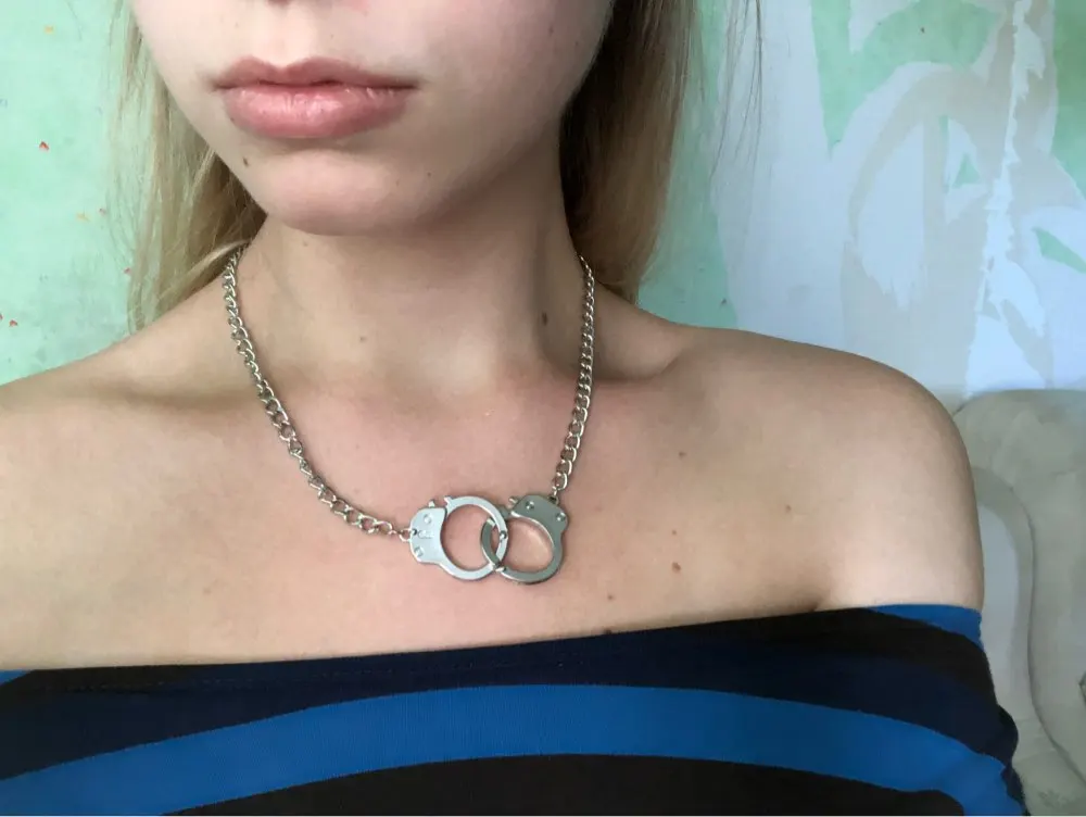 

Fashion exaggerated geometric necklace, love decoration Necklace Exquisite handcuffs necklace, men and women, European and Ameri
