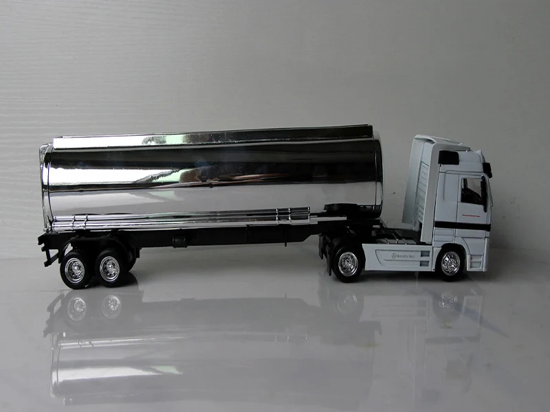 Классический игрушечный автомобиль Mercedes 1/43| |
