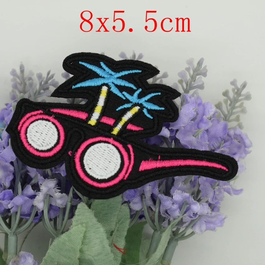 1 большое Новое поступление летних солнцезащитных очков с вышитыми аппликациями.