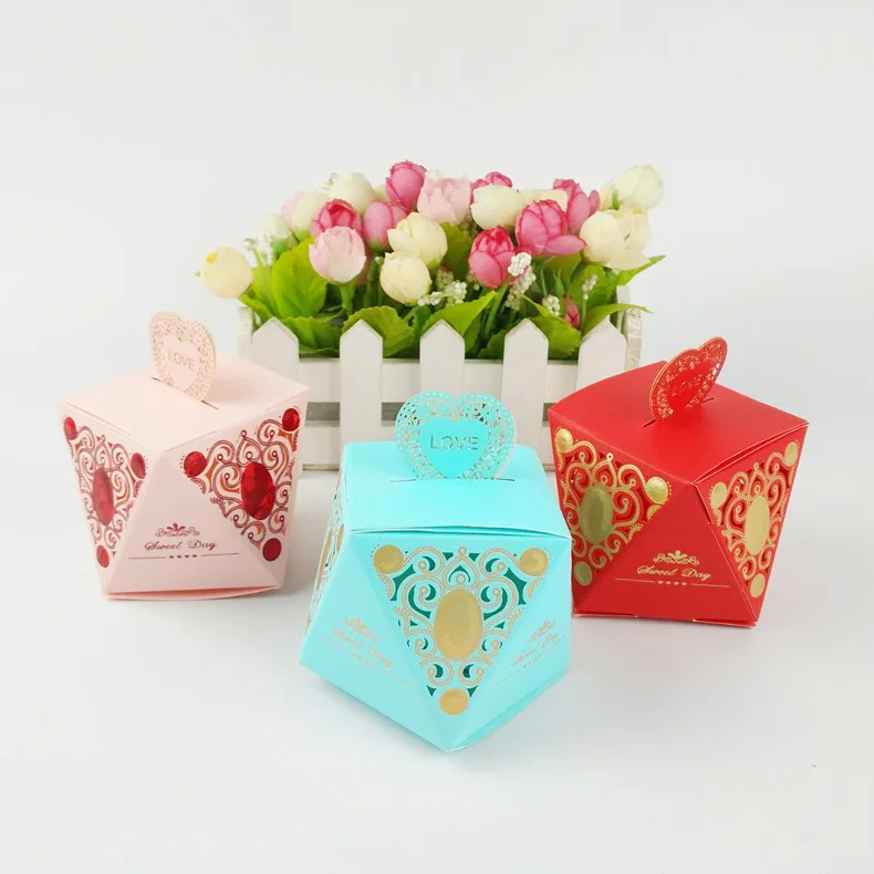 

European New Diamond Candy Box Cut Hollow Wedding Favors Gifts Candy Boxes Baby Shower Wedding Party Decoration Supplies