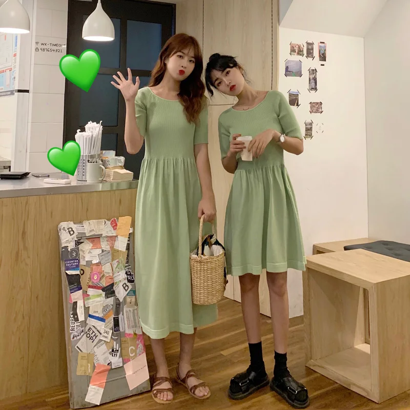 Летнее стильное корейское короткое платье трапециевидной формы с круглым
