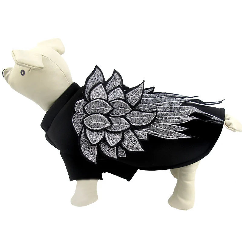 Осенне-зимняя одежда с новым рисунком и вышивкой для домашних животных.