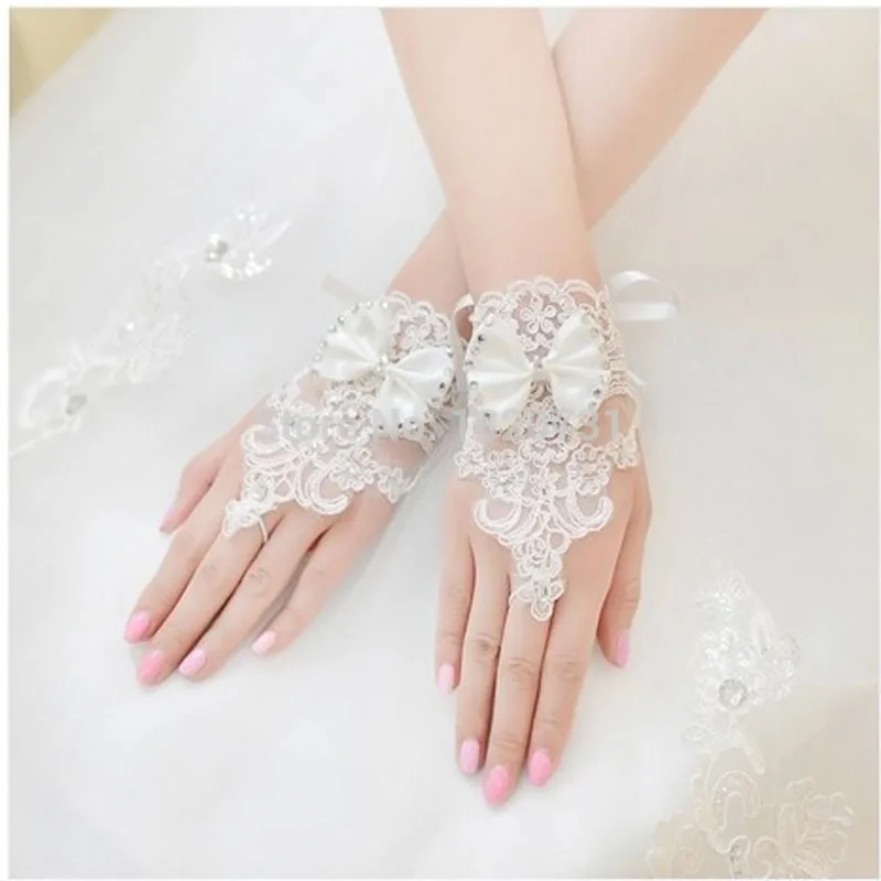 

New Arrival White And Ivory Bow Lace Wedding Accessories Appliques Crystal One Size Fingerless Wedding Gloves