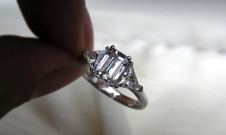 Очаровательное Изумрудное Ювелирное кольцо 14 K золото 3CT SONA алмазное Изумрудное кольцо помолвка Белое золото треугольные камни крепление AU