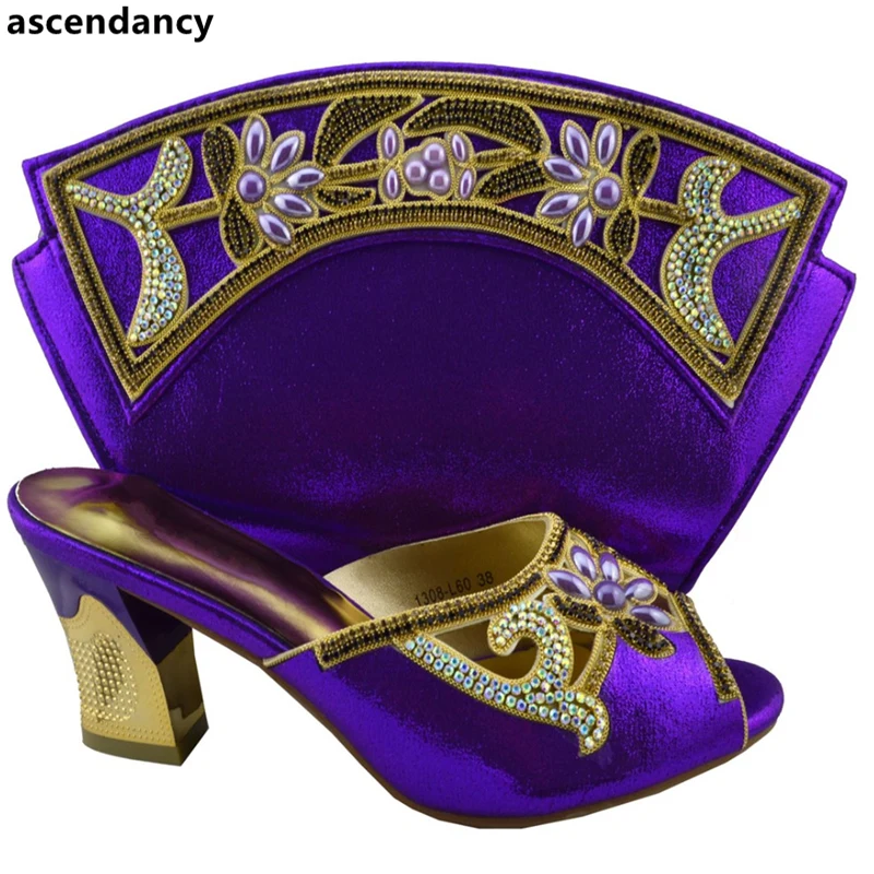 Комплект из обуви и сумки красного цвета в итальянском стиле туфель сумочки