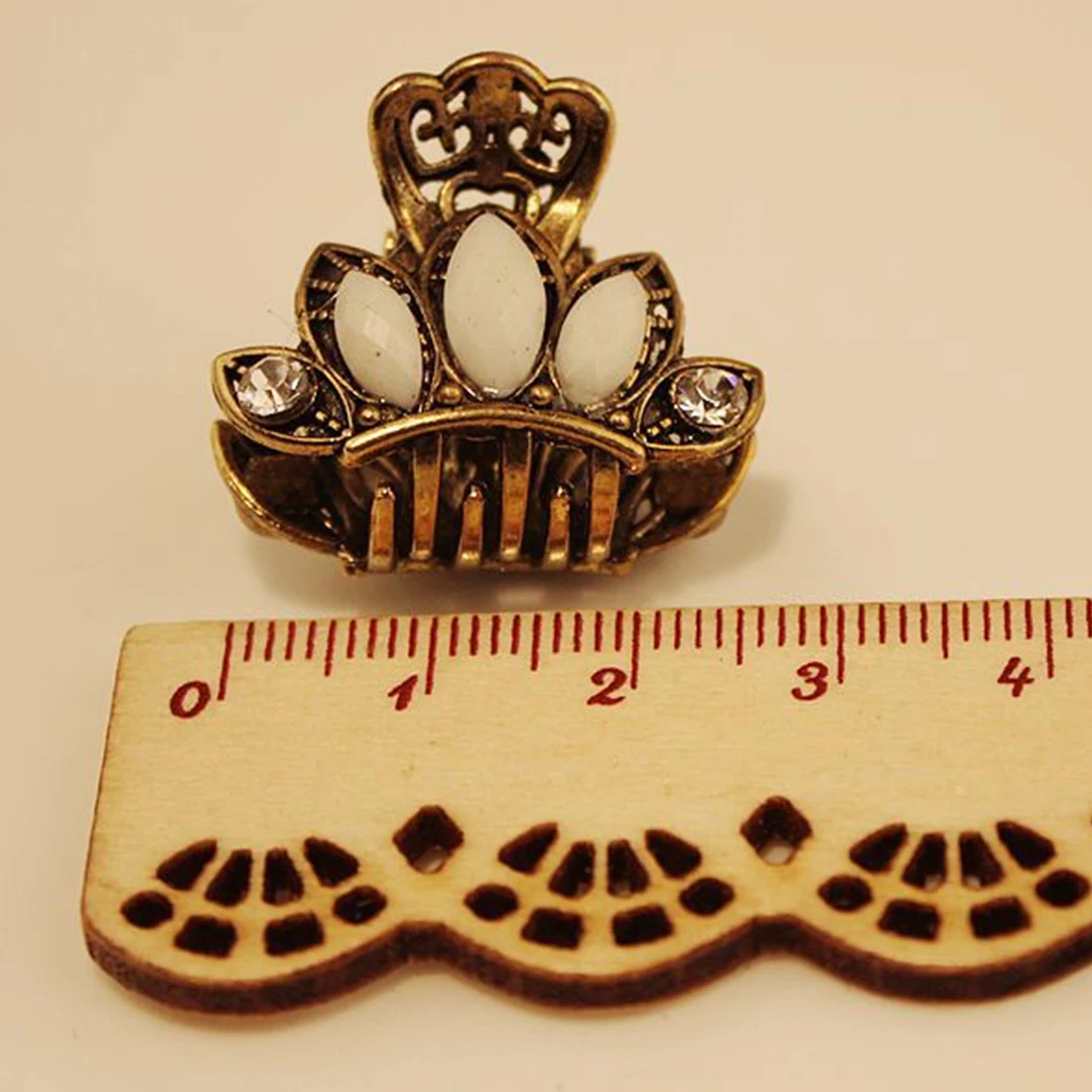 

1pc Mini Butterfly Crown Hair Claws Clips Bronze Retro Resin Hairpins Women Wedding Bridal Hair Styling Tool Random Color