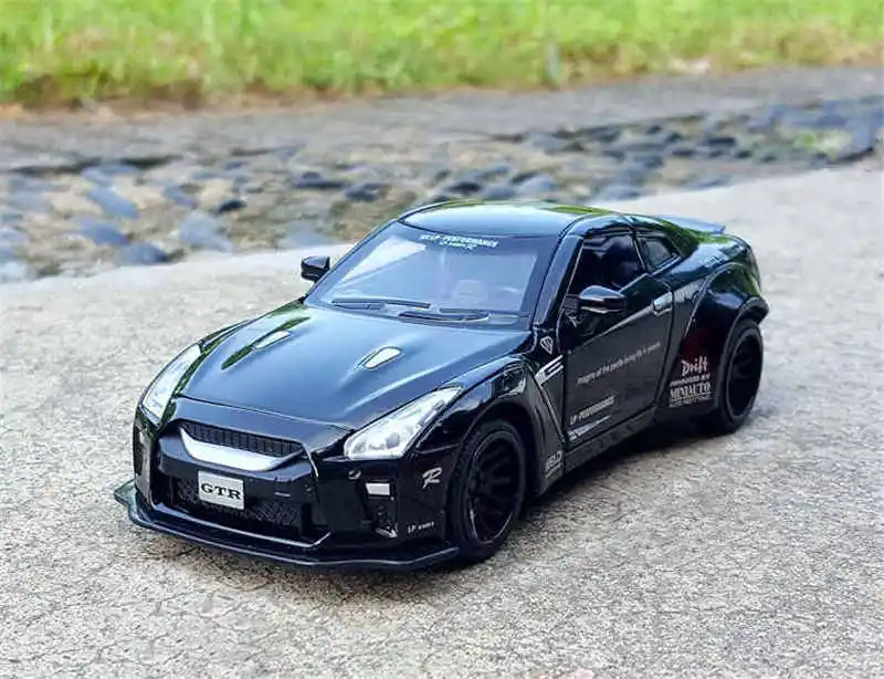 Черный 1:32 игрушечный автомобиль Nissan GTR, металлическая игрушка, гоночный автомобиль из сплава, Литые и игрушечные транспортные средства, модель автомобиля, масштабная модель автомобиля, игрушки для детей, подарок - Цвет: Черный