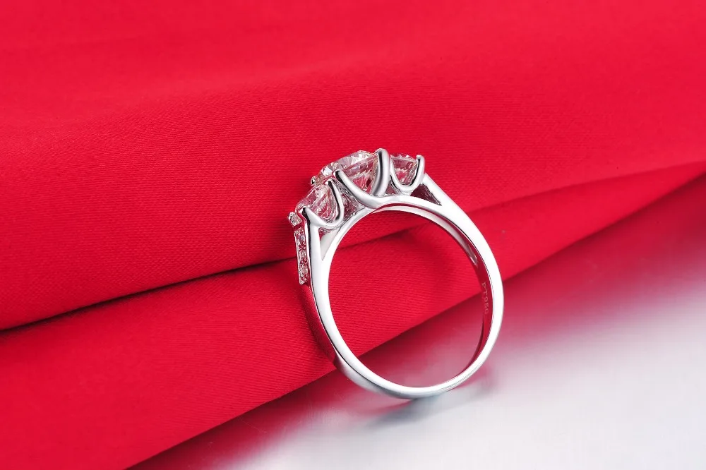 Сопровождение 3 камней 1.7CTW Тест Положительный Moissanite АЛМАЗНОЕ КОЛЬЦО тест