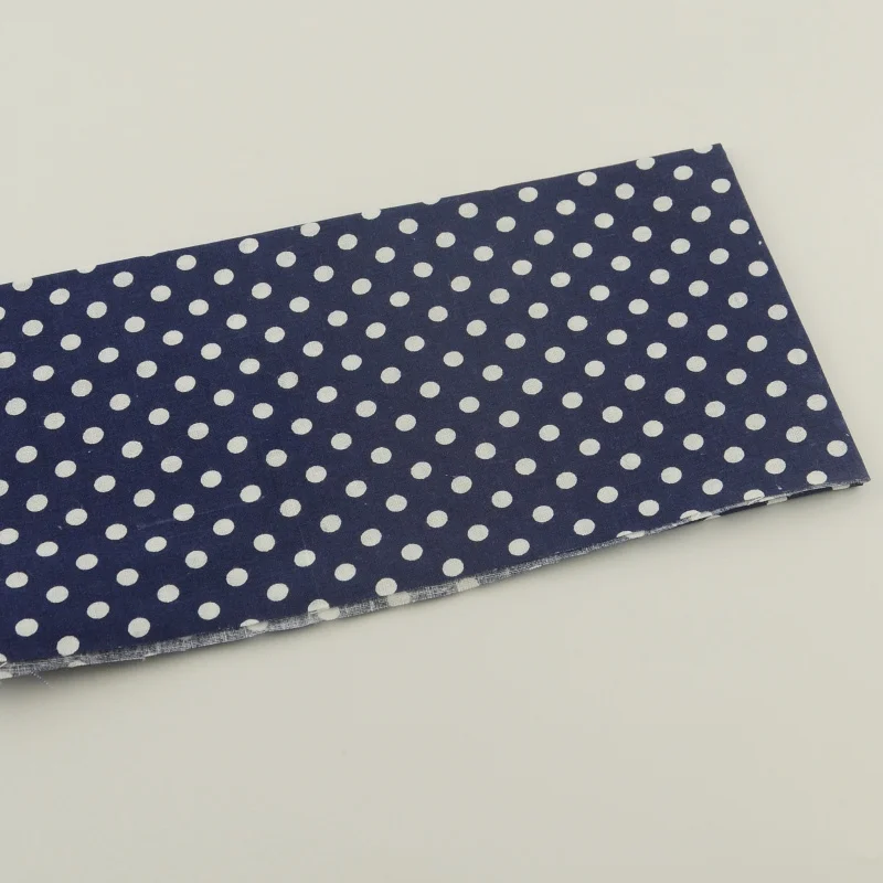 1 шт. темно-синяя хлопковая ткань в белый горошек предварительно срезанная для