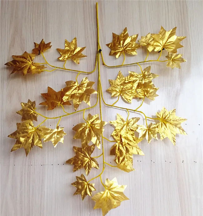 golden color 12p искусственные кленовые листья ветви поддельные зелени 62 см кленовый завод белый/серебристый/золотой лист ветви деревьев для свадебного украшения - Цвет: golden color