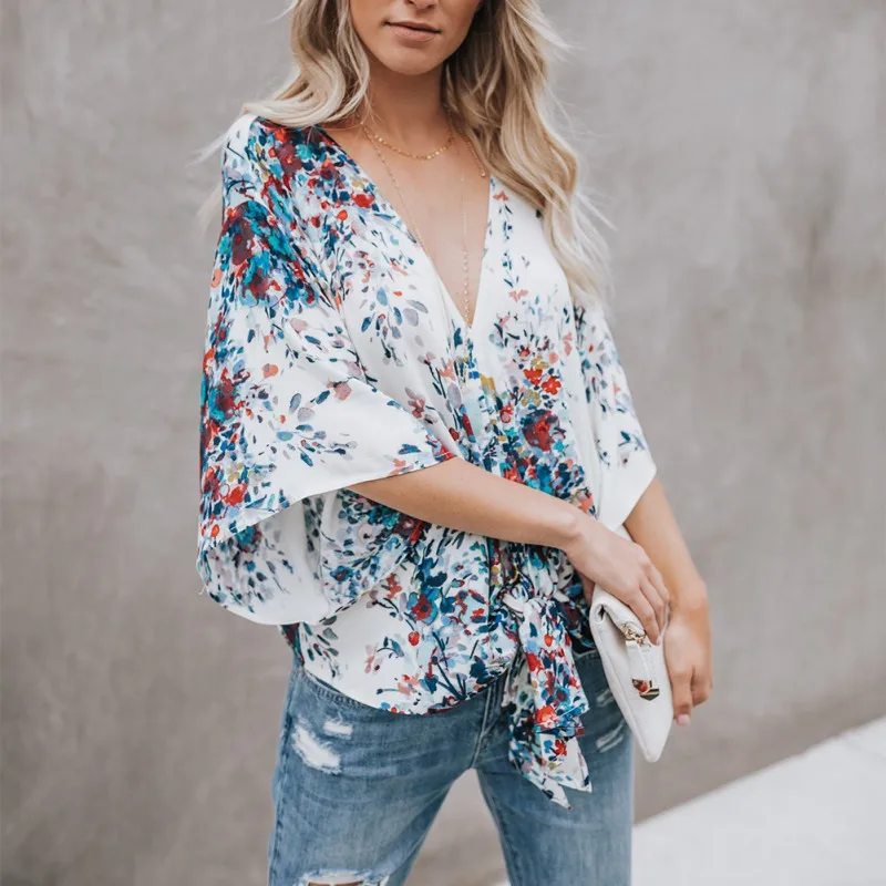Шифоновая женская блузка с глубоким v-образным вырезом и принтом на бретелях