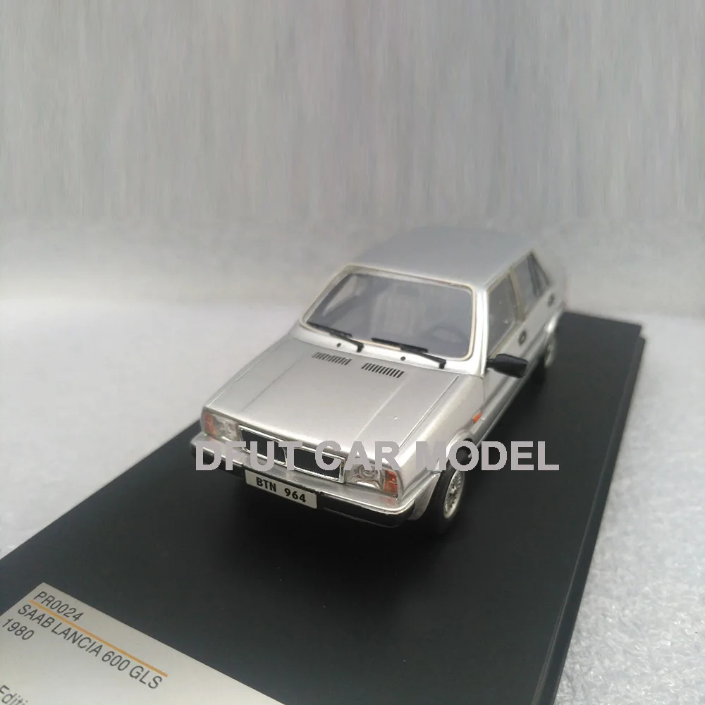 Игрушечная машинка SAAB LANCIA 600 GLS из 1:43 сплава авторизованные подлинные детские