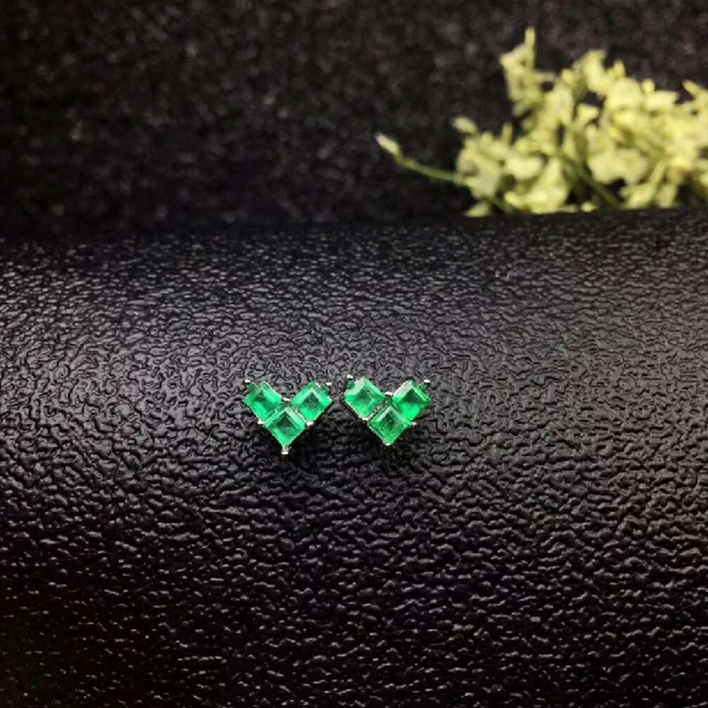 Женские серьги-гвоздики из серебра 925 пробы с натуральным изумрудом | Украшения и
