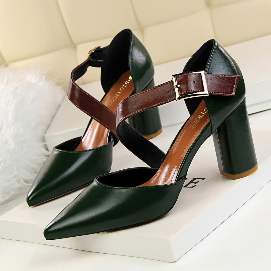 Bigtree мода толстые высокие каблуки обуви дамы ретро кожаные круглые пряжка стиль