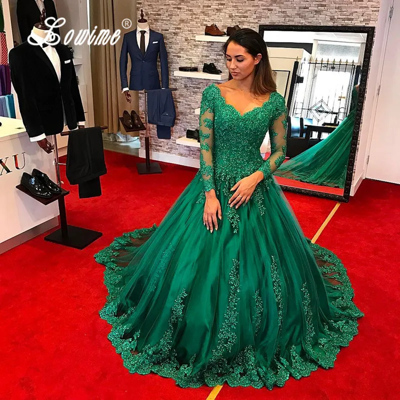 Вечернее платье с длинными рукавами на Ближнем Востоке зеленое кружевное