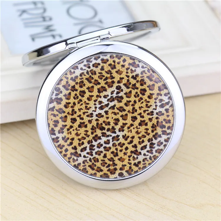 Двухстороннее зеркало портативное для макияжа металлическое зеркальное