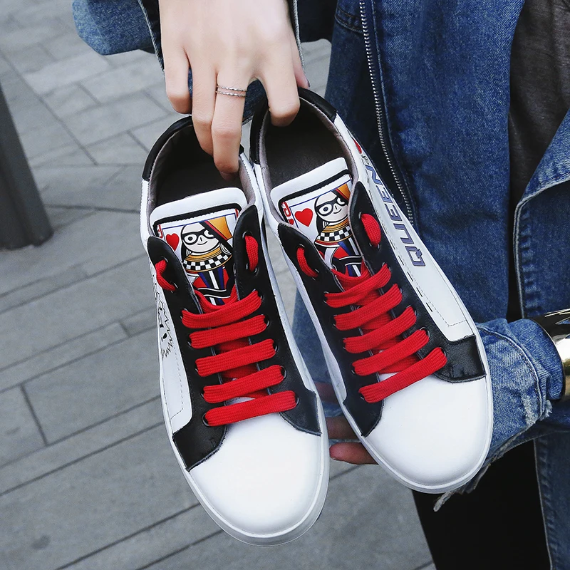 

The first layer of leather flat bottom ladies shoes with white printed color matching women's casual shoes comfortable shoes