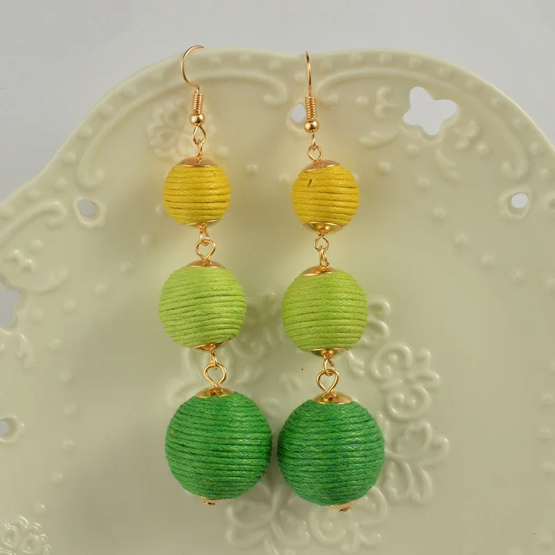 Меховым бубоном Бон плюшевые серьги шарики завернутый шарик Crispin падение Pom