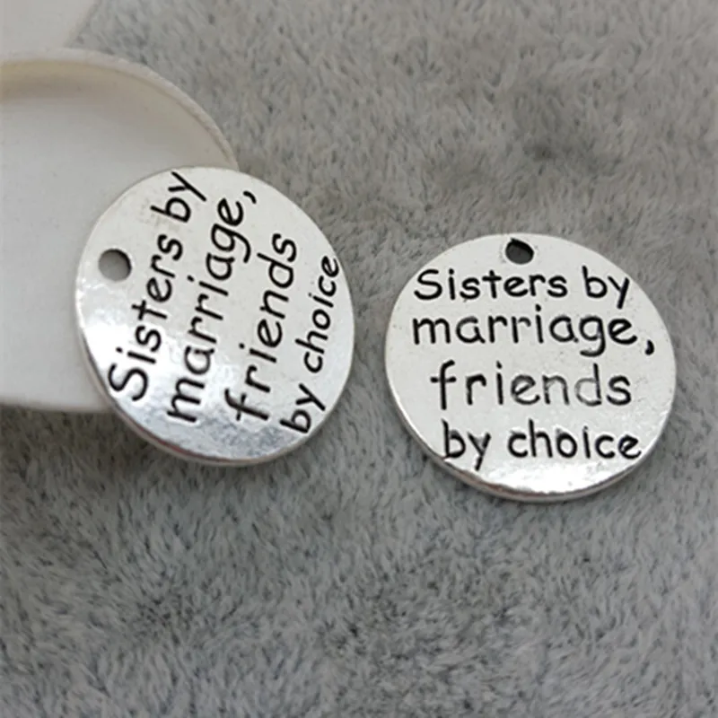

High Quality 20 Pieces/Lot Diameter 25mm Letter Printed Sister by marriage friends by choice sister Charms Round Disc Charm