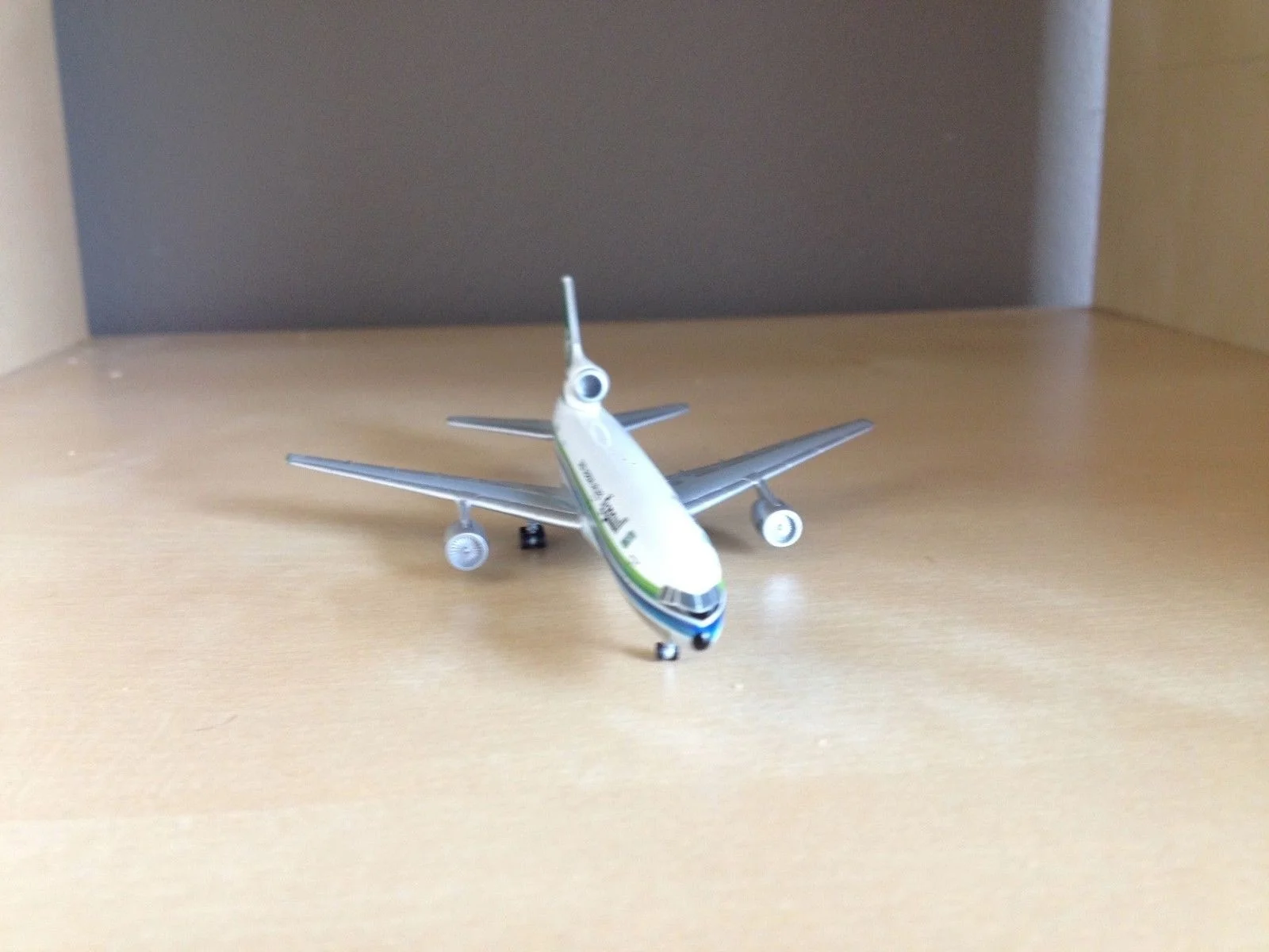 1:500 Saudia Airways 1011-200 HZ-AHA модель самолета