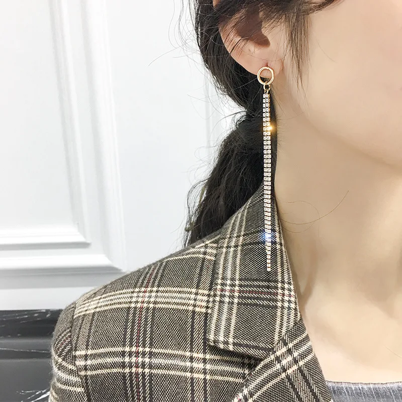 Женские асимметричные серьги длинные кисточки с блестящими стразами и бахромой