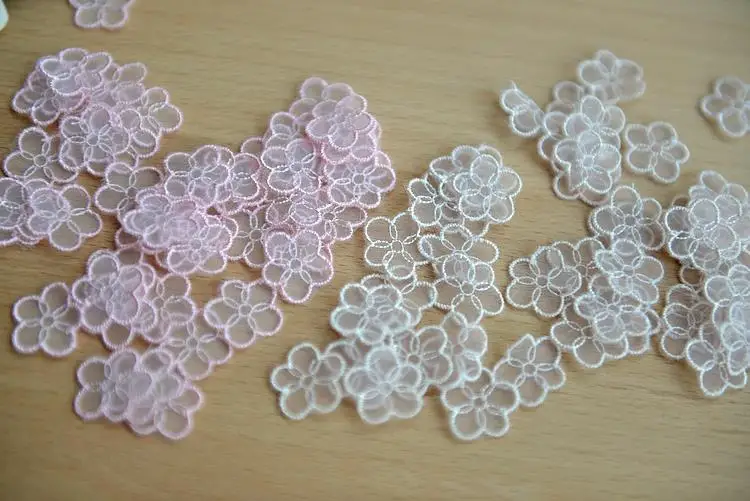 Кружева органзы Вышивка Лэй Сибу прикреплены маленькие цветы DIY аксессуары для