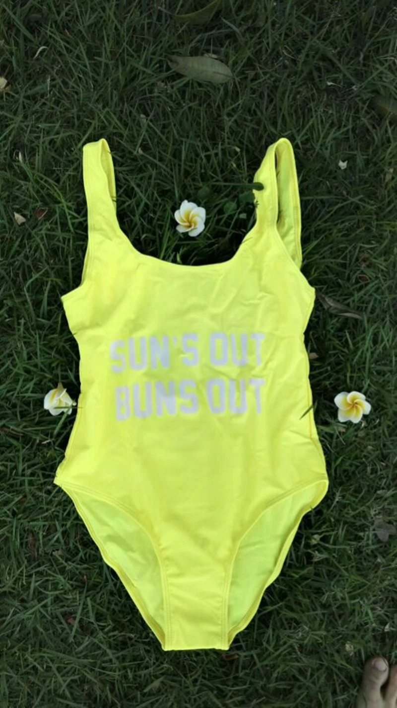 Suns Out Buns 2018 желтый сексуальный женский купальник с глубоким вырезом на спине