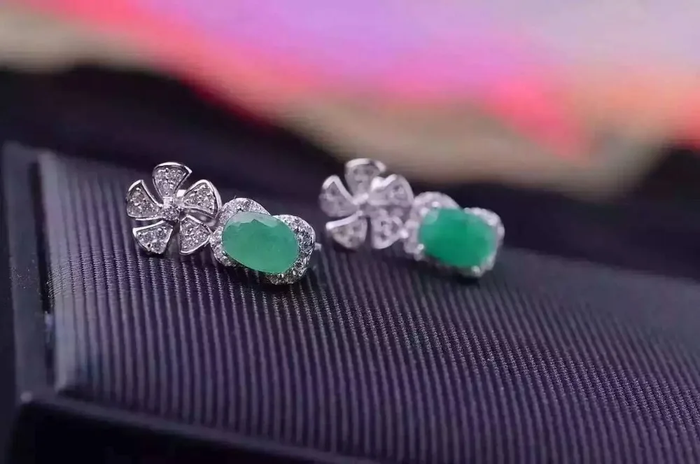 Серьги-подвески из серебра 925 пробы с натуральным зеленым изумрудом | Украшения и