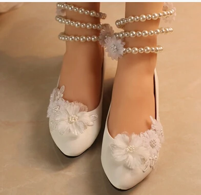 2018 женские свадебные туфли Белые на плоской подошве с цветочным украшением