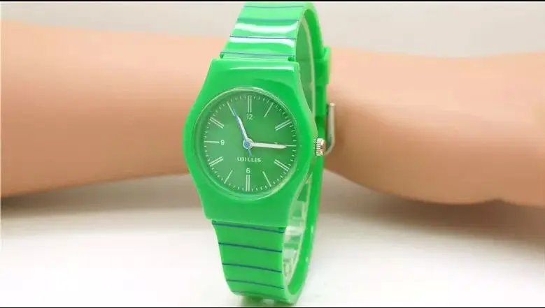 Полосатое платье радужных цветов детские часы с рисунками из мультфильмов