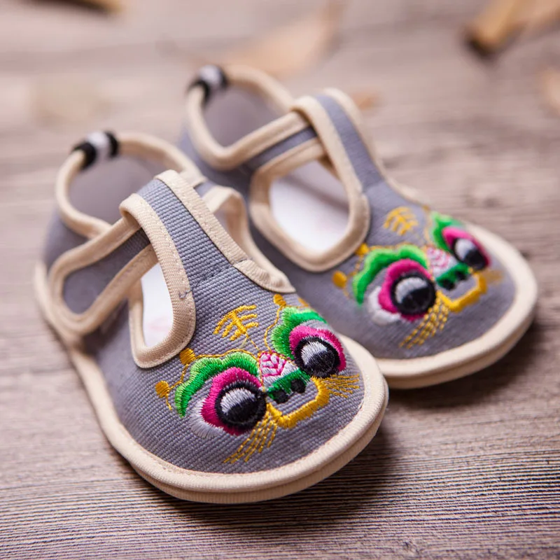 2020 baby casual shoes spring autumn summer baby Chinese style embroidered canvas non-slip shoes tiger head footwear