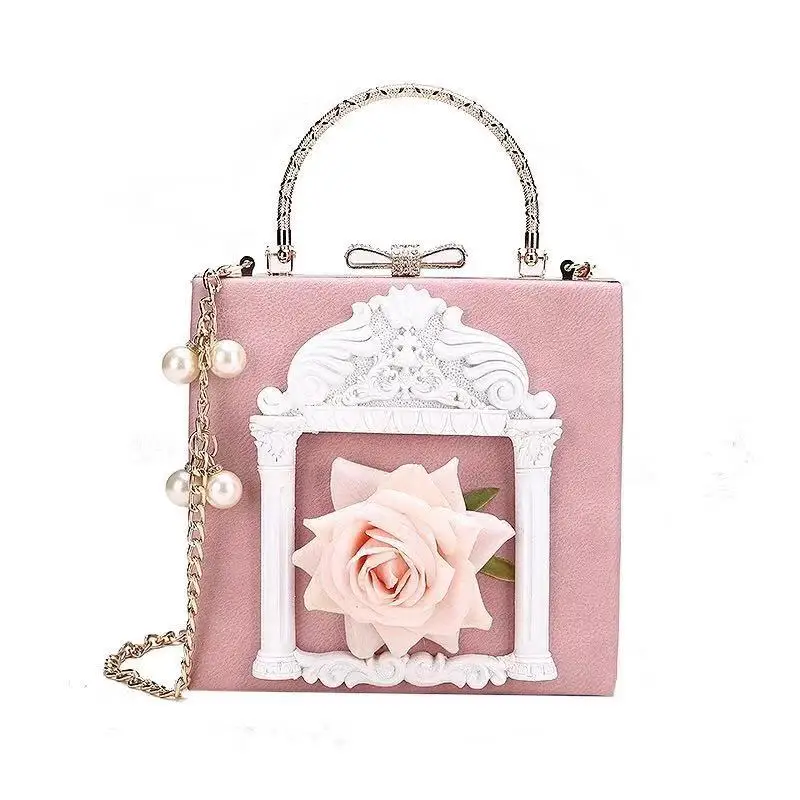 Женская сумка с цепочкой в виде кубинского ангела украшенная жемчугом косой 2019 |