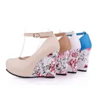 Туфли-лодочки женские, на высокой танкетке, с цветочным принтом, с ремешком на щиколотке, большие размеры 34-43